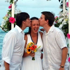 Meet your Posher, Mona